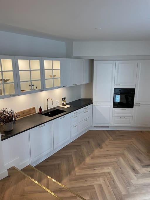 Nyrenoveret Charmerende Lejlighed I Odense C! Daire Dış mekan fotoğraf