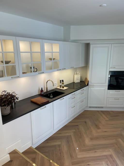 Nyrenoveret Charmerende Lejlighed I Odense C! Daire Dış mekan fotoğraf
