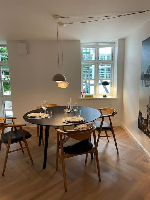 Nyrenoveret Charmerende Lejlighed I Odense C! Daire Dış mekan fotoğraf