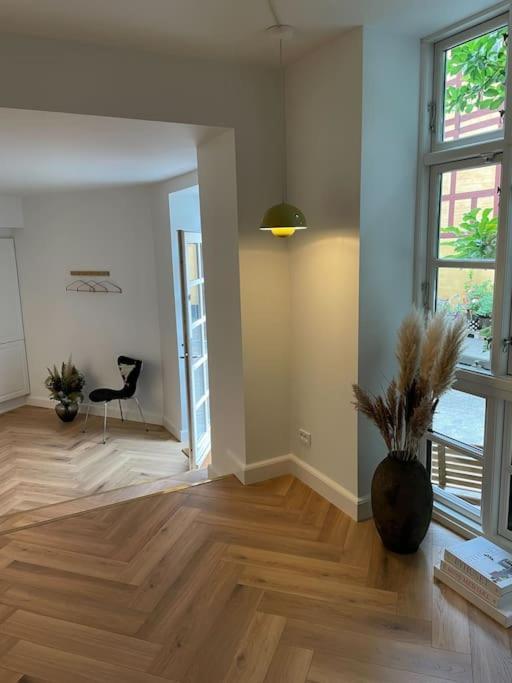 Nyrenoveret Charmerende Lejlighed I Odense C! Daire Dış mekan fotoğraf