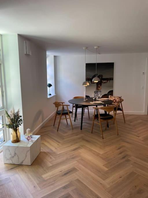 Nyrenoveret Charmerende Lejlighed I Odense C! Daire Dış mekan fotoğraf