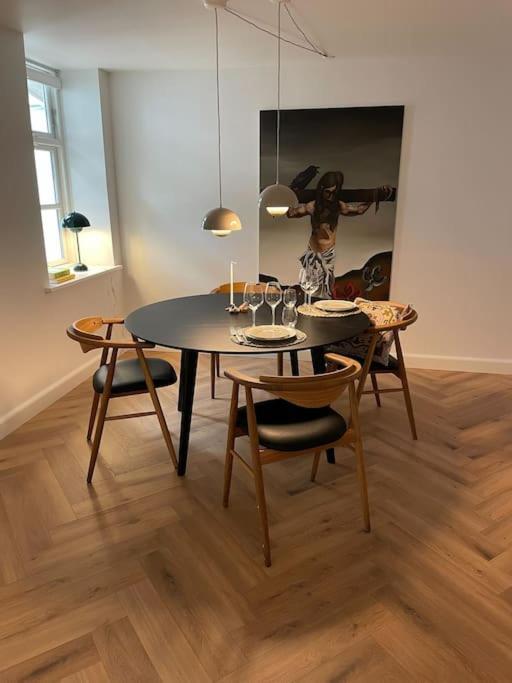 Nyrenoveret Charmerende Lejlighed I Odense C! Daire Dış mekan fotoğraf