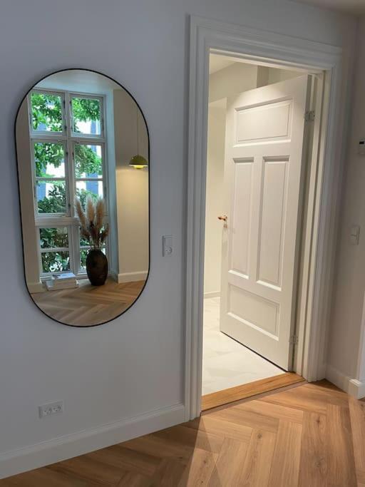 Nyrenoveret Charmerende Lejlighed I Odense C! Daire Dış mekan fotoğraf