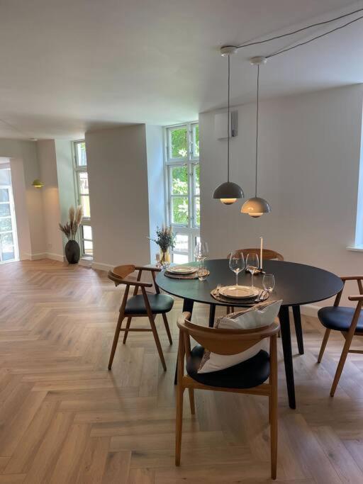 Nyrenoveret Charmerende Lejlighed I Odense C! Daire Dış mekan fotoğraf